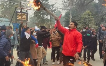 धनगढीमा एमाले कार्यकर्ता र प्रहरीबीच झडप हुँदा प्रहरी निरीक्षक जैशी घाइते 